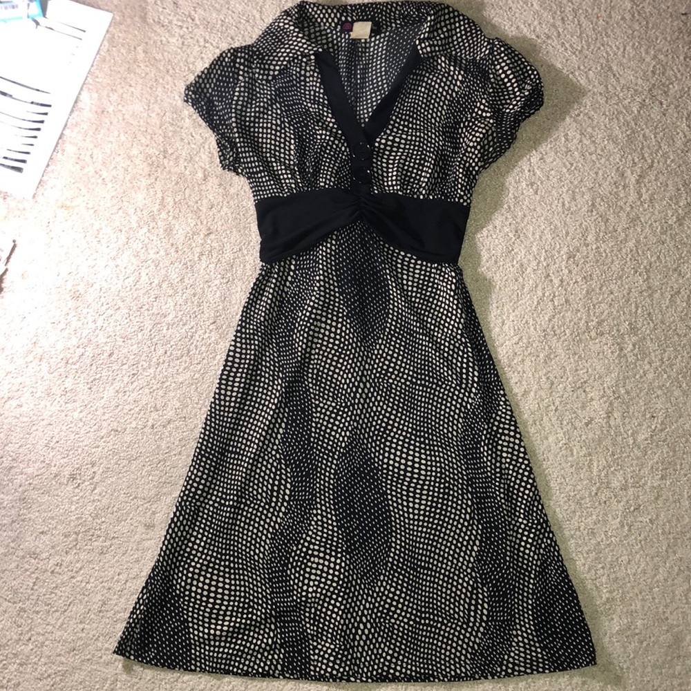 Women’s black& white dress